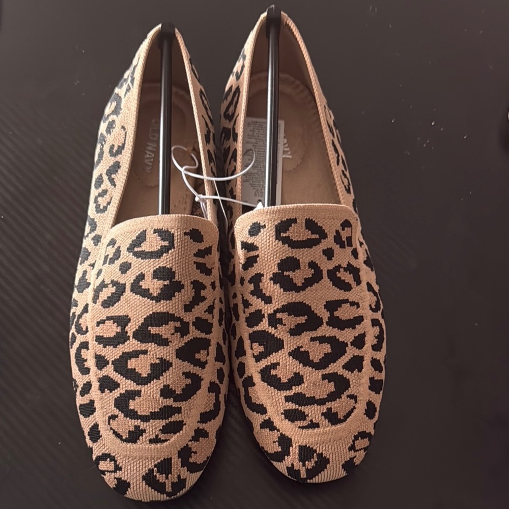 Old Navy Leopard Print Women's Loafers size 8.5 - Picture 2 of 4